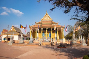 Kamboçya. Siem Reap. Şehirdeki güzel bir Budist tapınağı manzarası..