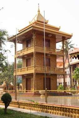 Kamboçya. Siem Reap. Şehirdeki güzel bir Budist tapınağı manzarası..