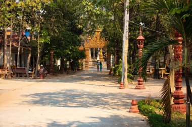 Kamboçya. Siem Reap. Şehirdeki güzel bir Budist tapınağı manzarası..