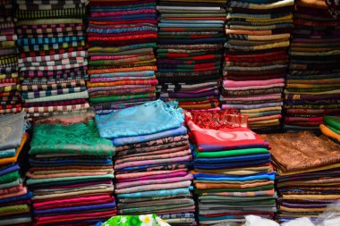 Kamboçya. Siem Reap. Şehirde güzel bir pazar manzarası var..