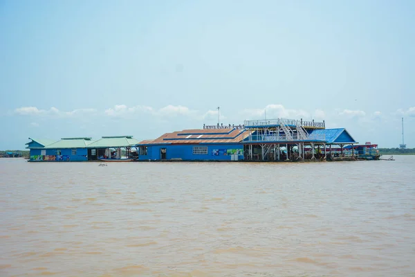 Huizen Boten Aan Rivier Tonle Sap Village Cambodja — Stockfoto