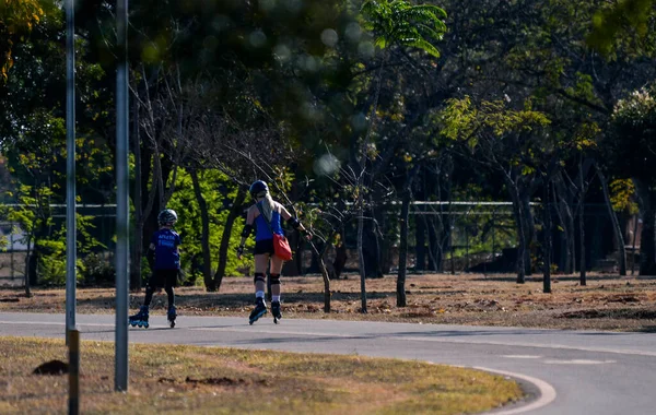 Mensen Die Rusten Het Stadspark Brazilië — Stockfoto