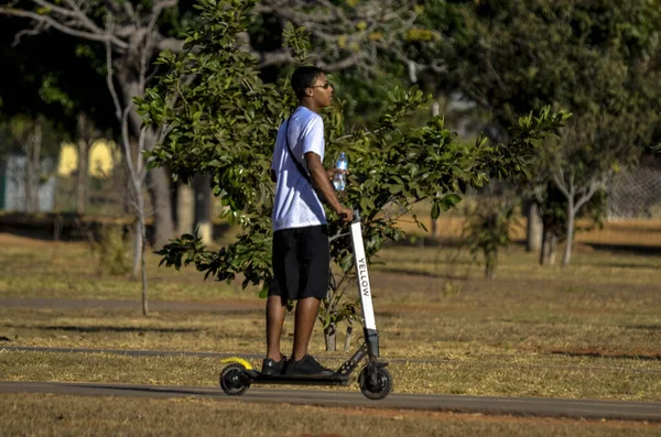 Pessoas Descansando Parque Cidade Brasil — Fotografia de Stock