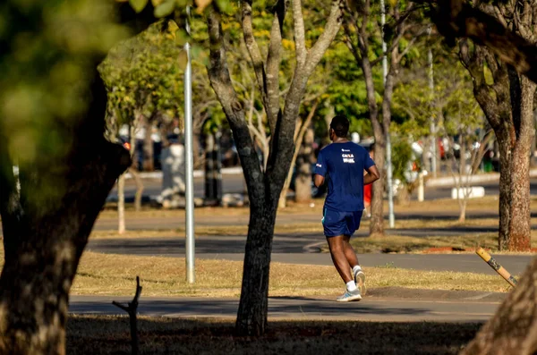 Pessoas Descansando Parque Cidade Brasil — Fotografia de Stock