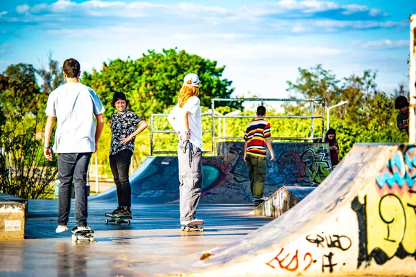 Άνθρωποι Skateboarding Στο Πάρκο Της Μπραζίλια Βραζιλία — Φωτογραφία Αρχείου