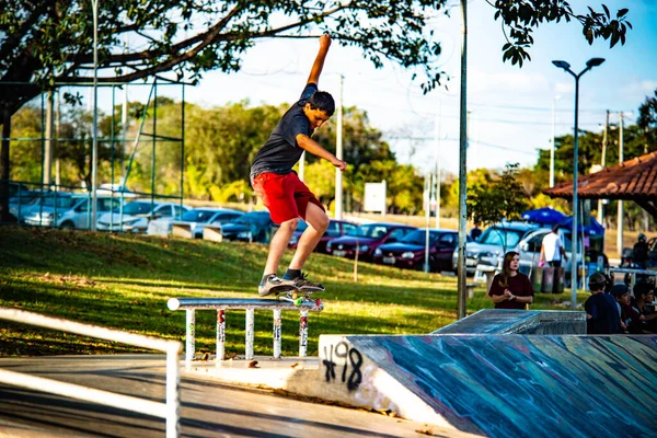 Άνθρωποι Skateboarding Στο Πάρκο Της Μπραζίλια Βραζιλία — Φωτογραφία Αρχείου