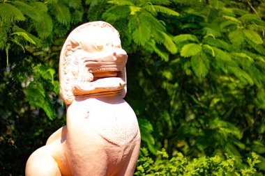 Kamboçya 'daki Phnom Penh Budist tapınağı süslemeleri 