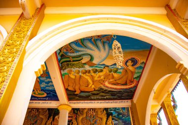 Kamboçyalı Budist tapınak mimarisi ve heykelleri 