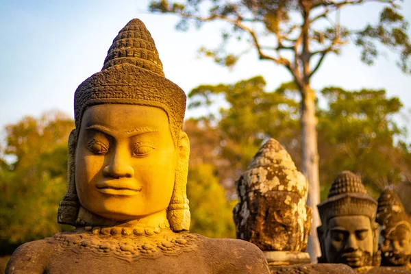 Κοντινό Πλάνο Των Πέτρινων Αγαλμάτων Στο Ναό Καμπότζη — Φωτογραφία Αρχείου