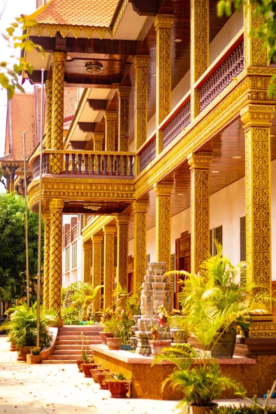 Architecture Statues Temple Bouddhiste Cambodgien — Photo