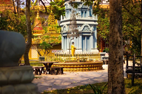 Arquitetura Estátuas Templo Budista Cambojano — Fotografia de Stock