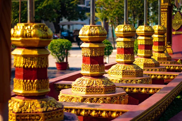 Architecture Statues Temple Bouddhiste Cambodgien — Photo