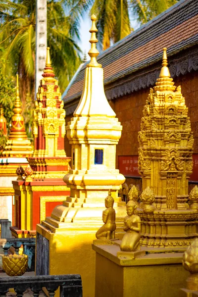Cambodjaanse Boeddhistische Tempel Architectuur Beelden — Stockfoto