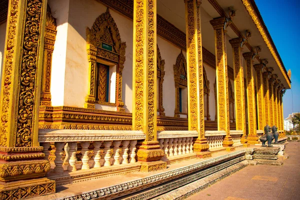 Καμποτζιανή Βουδιστική Αρχιτεκτονική Ναού Και Αγάλματα — Φωτογραφία Αρχείου
