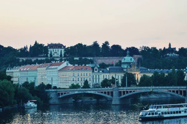 Czech Republic 2015年7月4日プラハ市内の歴史的建造物や彫像の美しい景色 — ストック写真