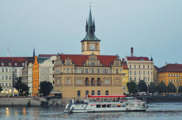 Czech Republic 2015年7月4日プラハ市内の歴史的建造物や彫像の美しい景色 — ストック写真