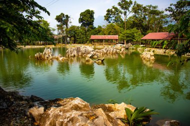 Vang Vieng şehrindeki Mavi Göl Parkı, Laos 