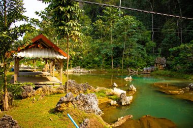 Vang Vieng şehrindeki Mavi Göl Parkı, Laos 