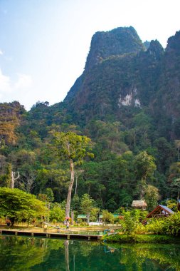 Vang Vieng şehrindeki Mavi Göl Parkı, Laos 