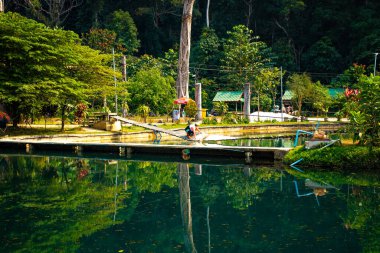 Vang Vieng şehrindeki Mavi Göl Parkı, Laos 
