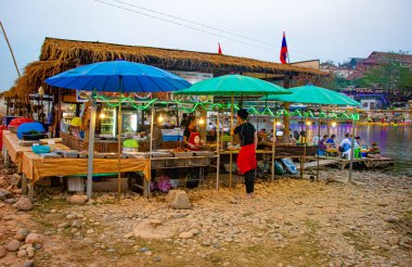 Nansong Nehri 'nin manzarası, Laos