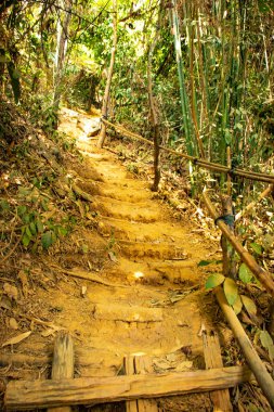 Vang Vieng 'deki dağlar, Laos 