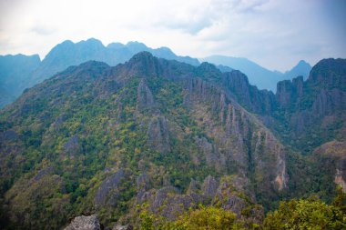 Vang Vieng 'deki dağlar, Laos 