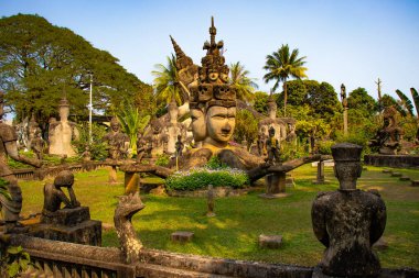 Buddha Parkı Laos 'ta eski usul duruyor. 