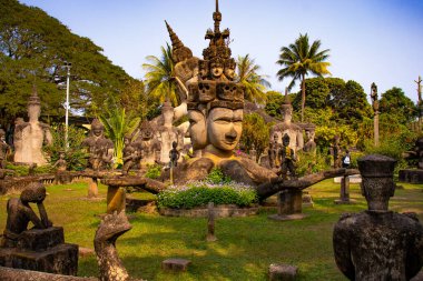 Buddha Parkı Laos 'ta eski usul duruyor. 