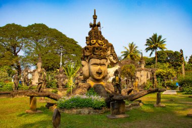 Buddha Parkı Laos 'ta eski usul duruyor. 