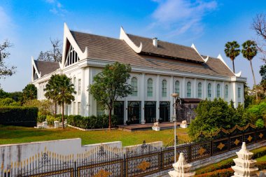 Budist tapınağındaki Asyalı eski mimari ve heykeller, Laos