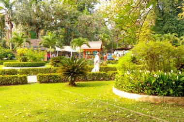 Budist tapınağındaki Asyalı eski mimari ve heykeller, Laos