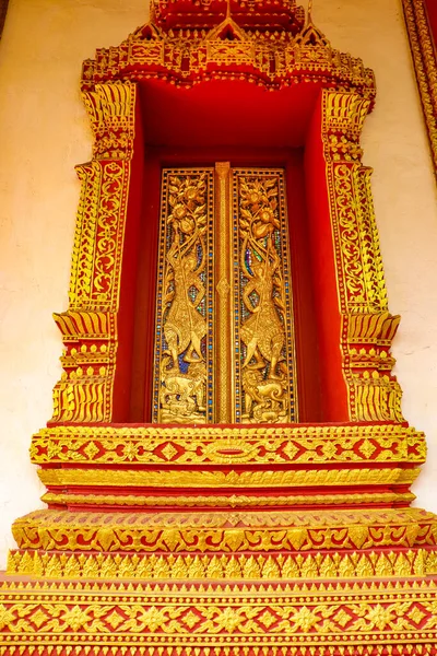 Ασιατική Παλιά Αρχιτεκτονική Και Αγάλματα Στο Ναό Buddhist Λάος — Φωτογραφία Αρχείου