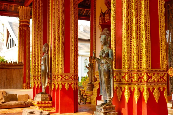 Vieille Architecture Asiatique Statues Dans Temple Bouddhiste Laos — Photo