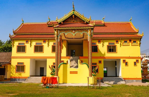 Vieille Architecture Asiatique Statues Dans Temple Bouddhiste Laos — Photo