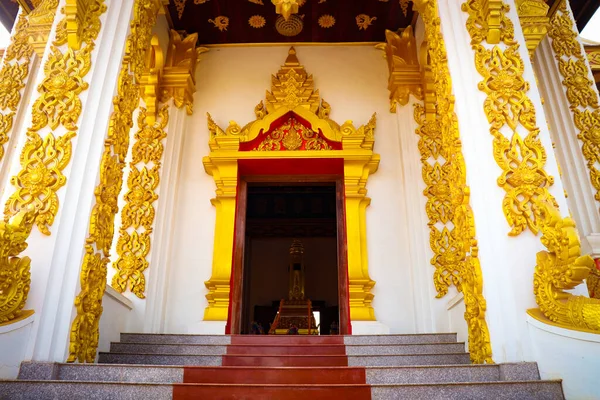老挝佛教建筑和雕像 — 图库照片