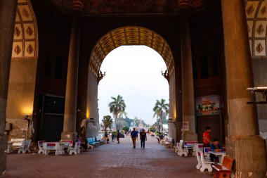 Patuxay Park 'ta mimarlık, Laos