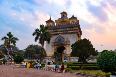 Patuxay Park 'ta mimarlık, Laos