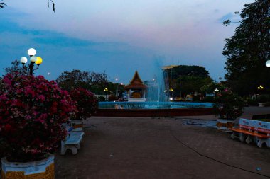 Patuxay Park 'ta akşam vakti, Laos