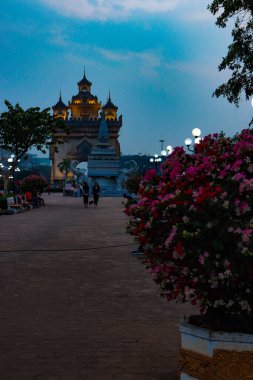 Patuxay Park 'ta akşam vakti, Laos