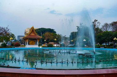 Patuxay Park 'ta akşam vakti, Laos
