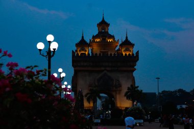 Patuxay Park 'ta akşam vakti, Laos