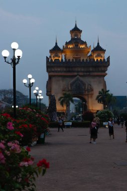 Patuxay Park 'ta akşam vakti, Laos