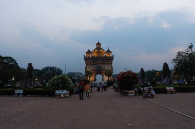 Patuxay Park 'ta akşam vakti, Laos