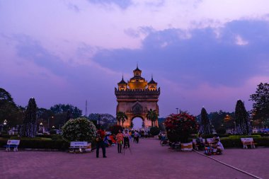 Patuxay Park 'ta akşam vakti, Laos