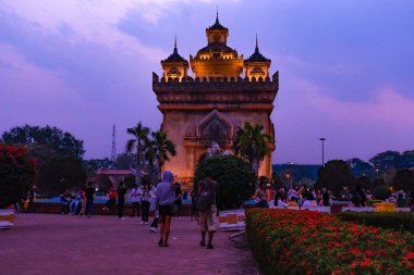 Patuxay Park 'ta akşam vakti, Laos