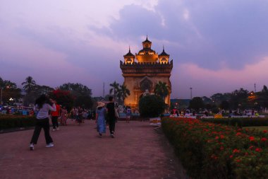 Patuxay Park 'ta akşam vakti, Laos