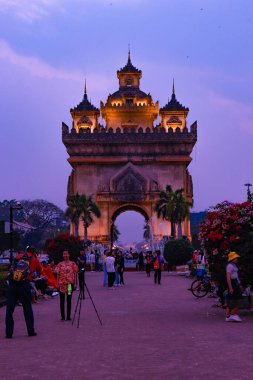 Patuxay Park 'ta akşam vakti, Laos