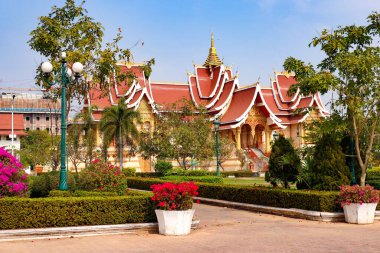 Luang Tapınağında güzel bir Budist mimarisi, Laos