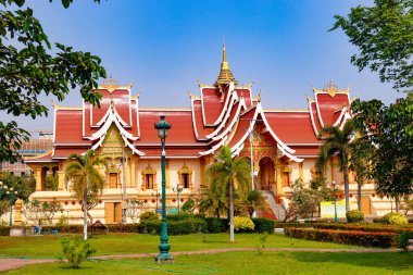 Luang Tapınağında güzel bir Budist mimarisi, Laos